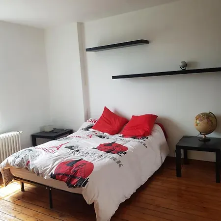 2 D 'hotes Chez Un Particulier Avec Piscine 3*